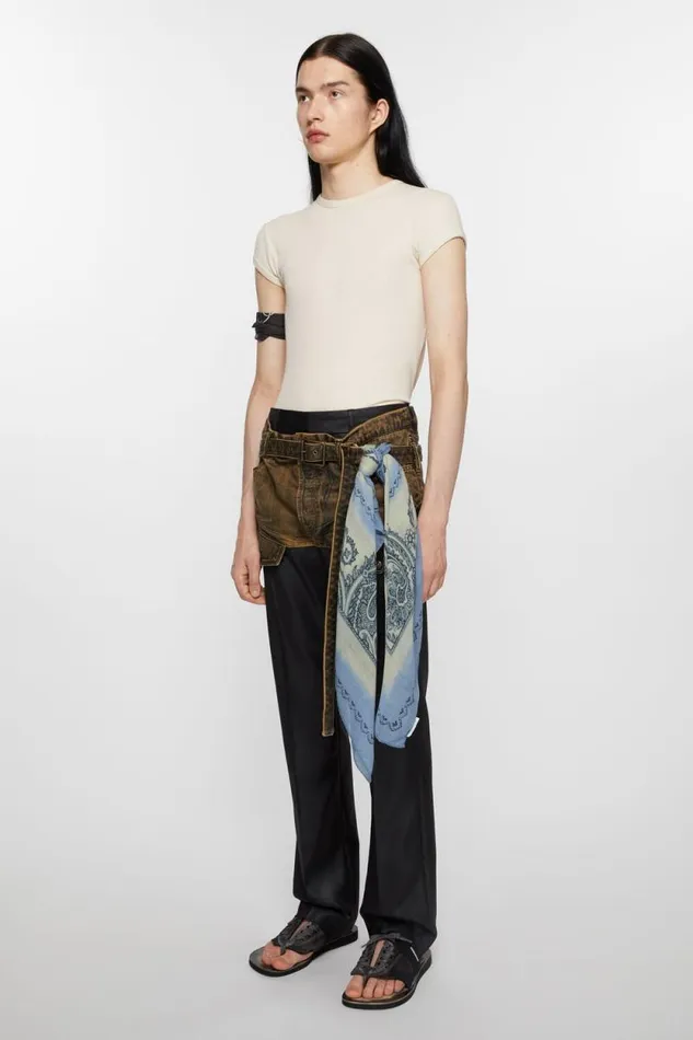 Acne Studios Print Light Wool Scarf Dusty Beigelight Blue Women Scarves Acne Studios Print Light Wool Scarf Dusty Beigelight Blue Women Scarves