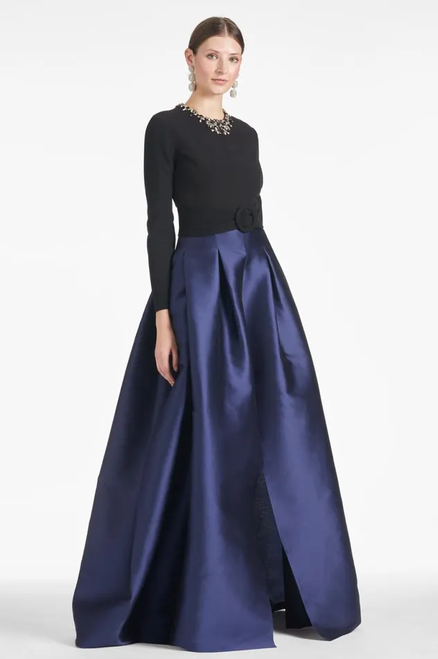 Covered Women Sachin and Babi Victoria Gown 8211 BlackNavy