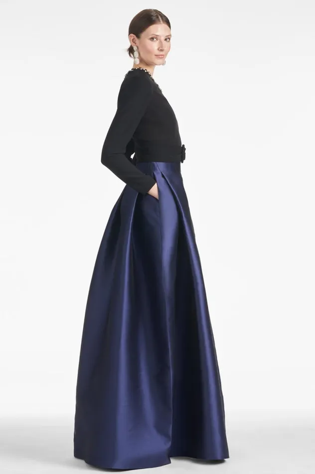 Covered Women Sachin and Babi Victoria Gown 8211 BlackNavy