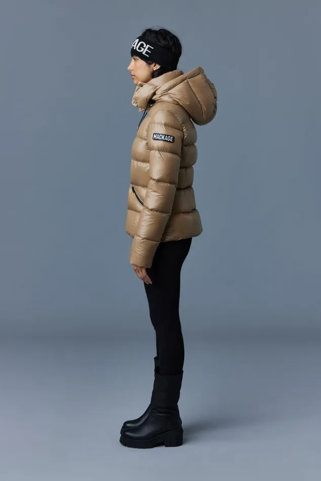 Downs and Jackets Women Mackage MADALYN Lustrous Light Down Jacket With Hood For Ladies White Downs and Jackets Women Mackage MADALYN Lustrous Light Down Jacket With Hood For Ladies White