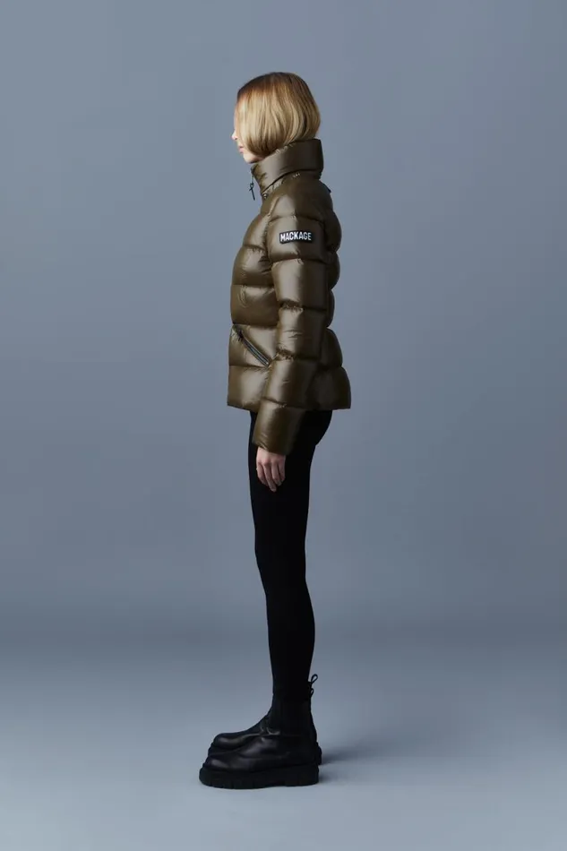 Downs and Jackets Women Mackage MADALYN Lustrous Light Down Jacket With Hood For Ladies White Downs and Jackets Women Mackage MADALYN Lustrous Light Down Jacket With Hood For Ladies White