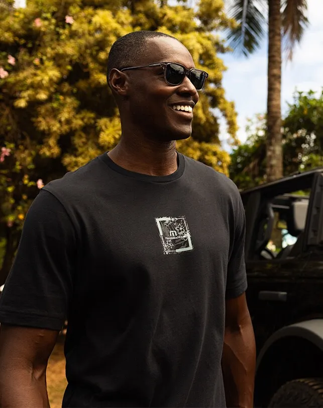 Men Tees TravisMathew LIVING ALOHA TEE Black Men Tees TravisMathew LIVING ALOHA TEE Black