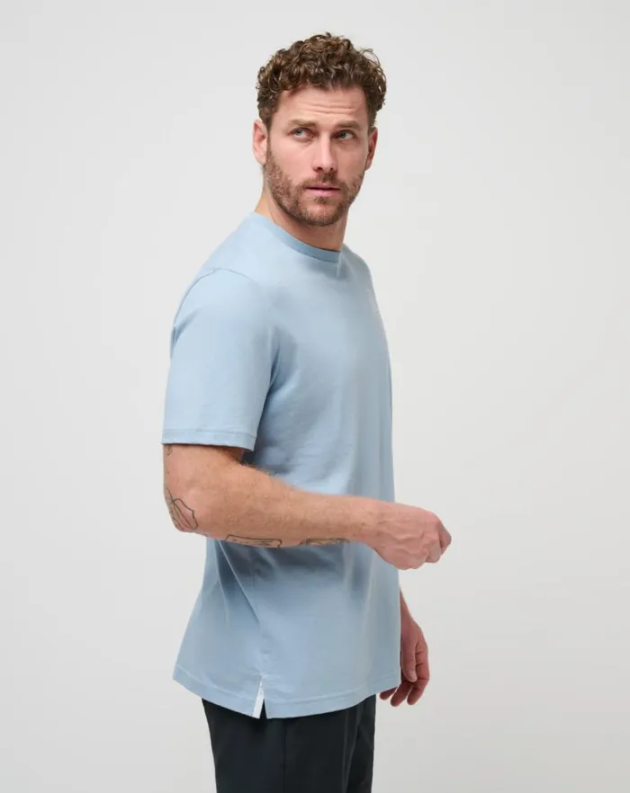 Men Tees TravisMathew NAME ASSOCIATION TEE Dusty Blue