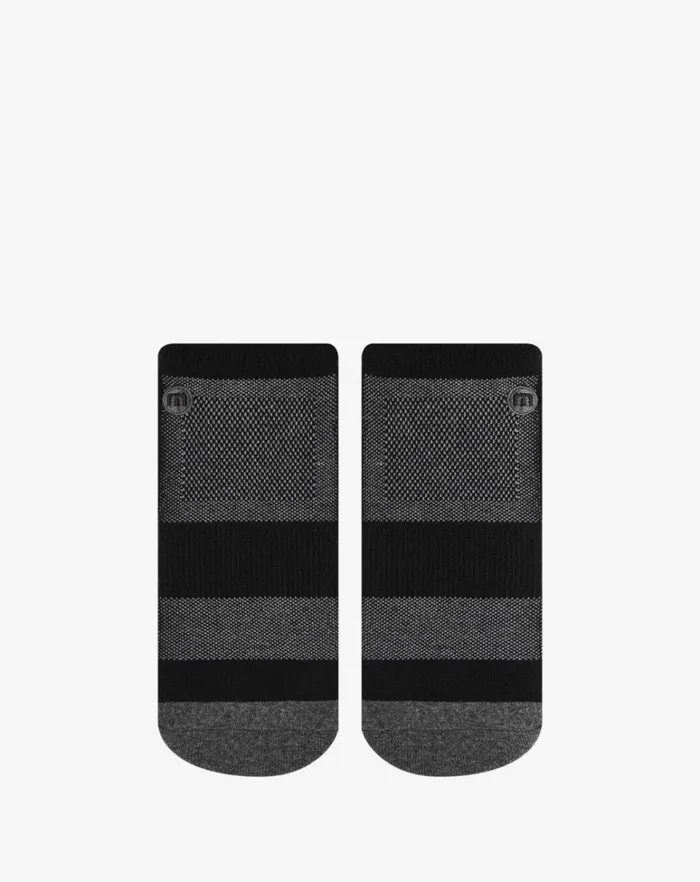 MenWomen Socks TravisMathew EIGHTEENER 20 ANKLE SOCK Blackgrey