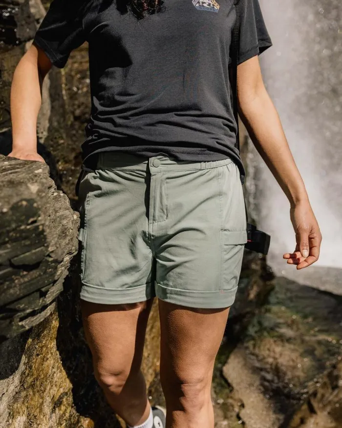 Passenger Clothing Laura Fixed Waist Short Pistachio Women Activewear