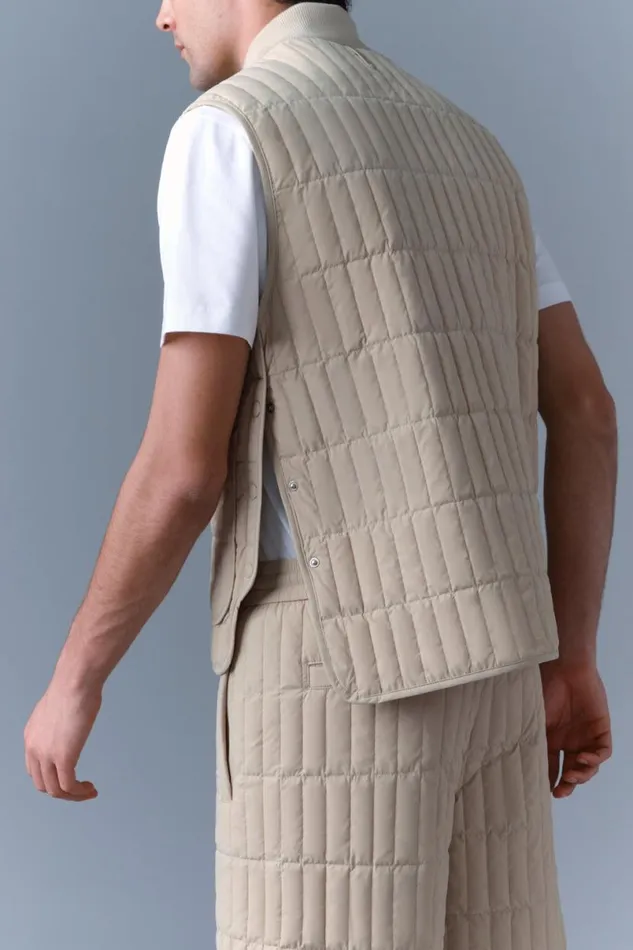 Vests Men Mackage LEVI Light Down Vertical Quilted Vest Black Vests Men Mackage LEVI Light Down Vertical Quilted Vest Black