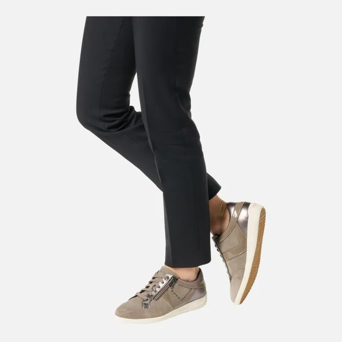Woman Geox Sneakers MYRIA WOMAN GunTaupe Low Top Sneakers Guntaupe