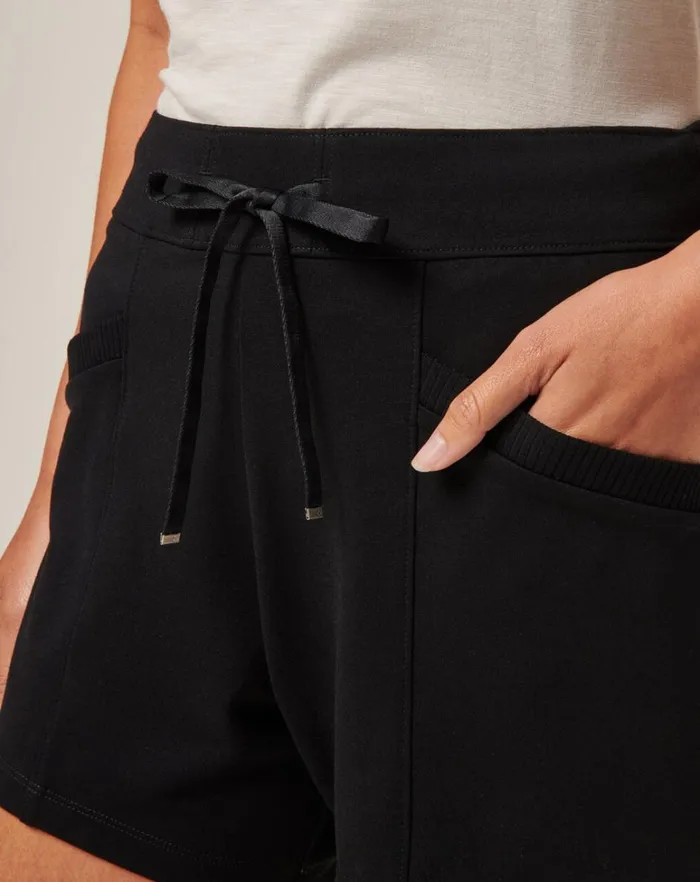 Women Shorts TravisMathew FRIDAY PONTE POCKET SHORT Black Women Shorts TravisMathew FRIDAY PONTE POCKET SHORT Black