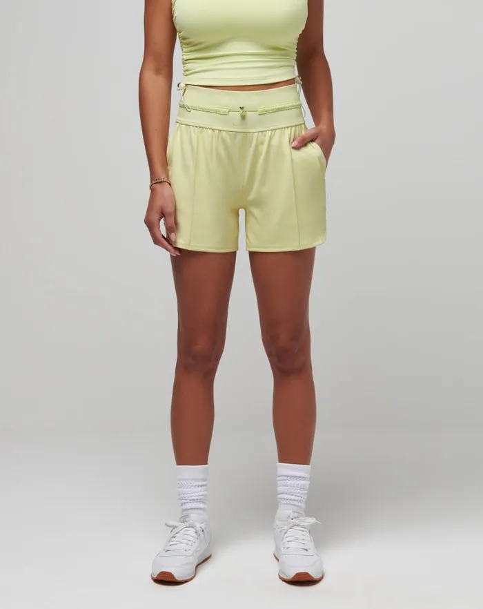 Women Shorts TravisMathew QUEENSTOWN MOVEKNIT SHORT Heather Pale Lime Yellow