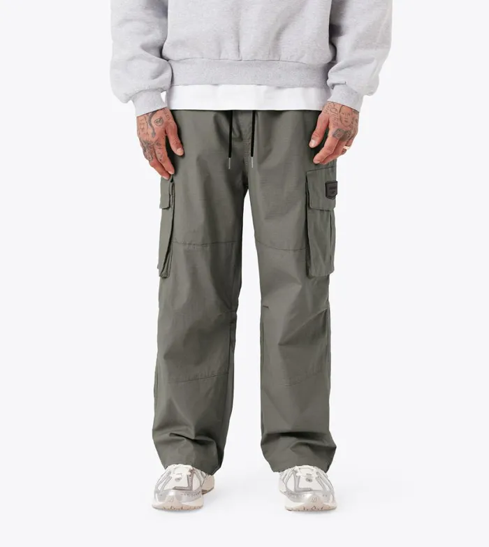 Zanerobe Pants Men Parachute Pant Olive